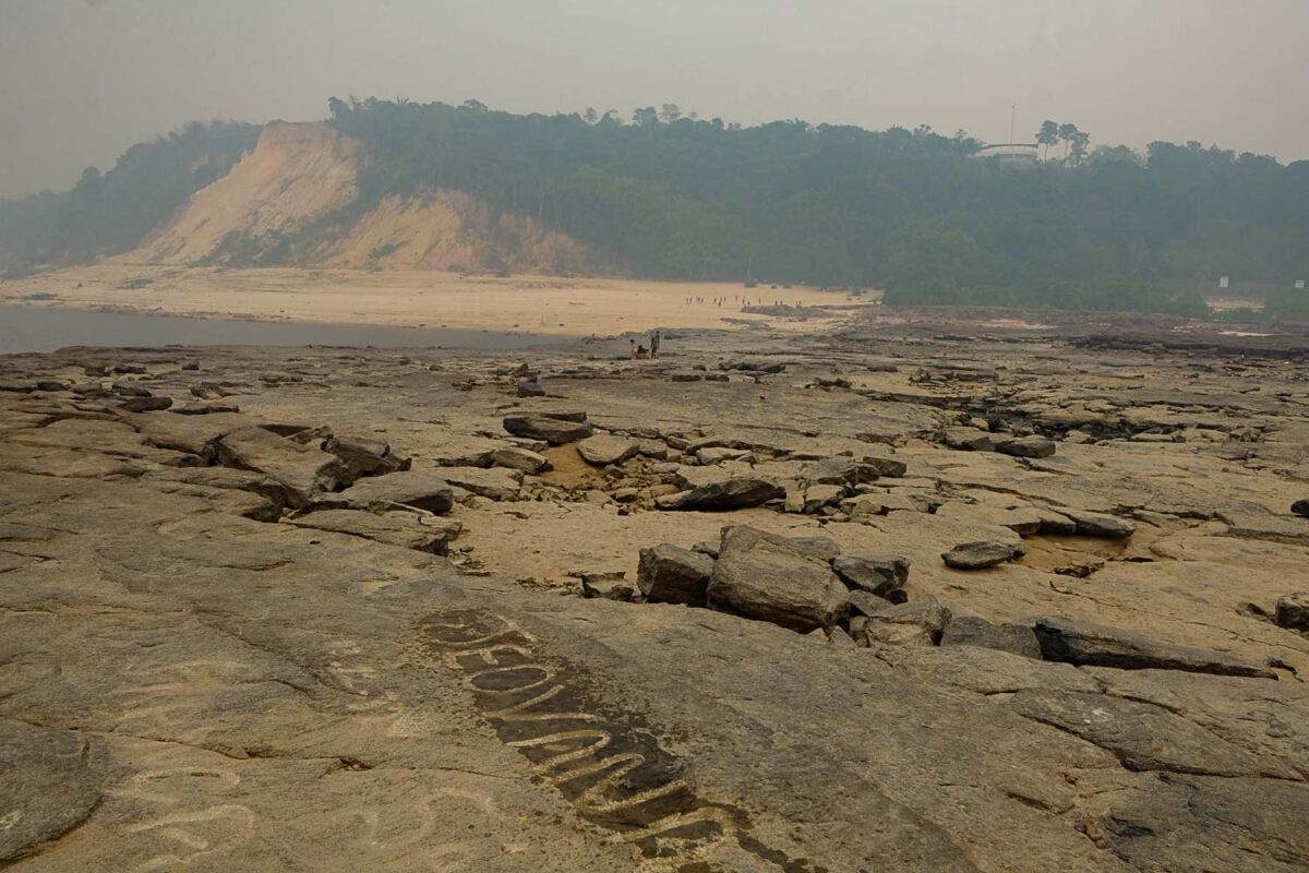 Lajeiro do rio Negro na região do Encontro das Águas