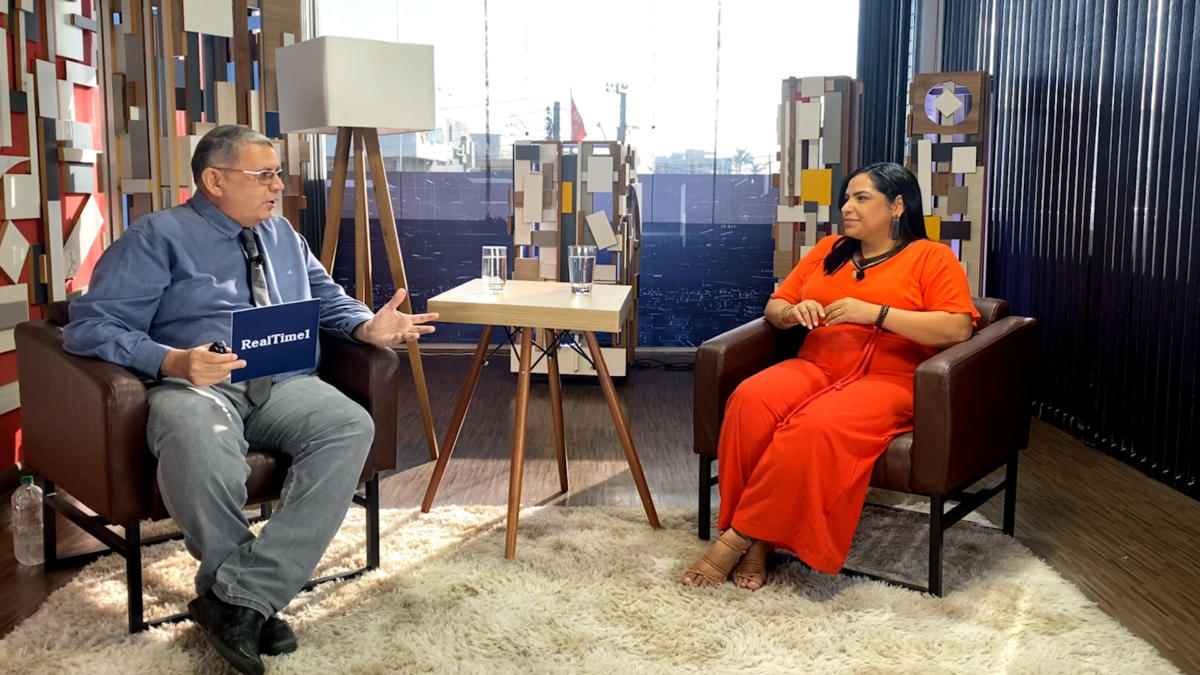 Anne Moura concede entrevista ao RealTime1 Play