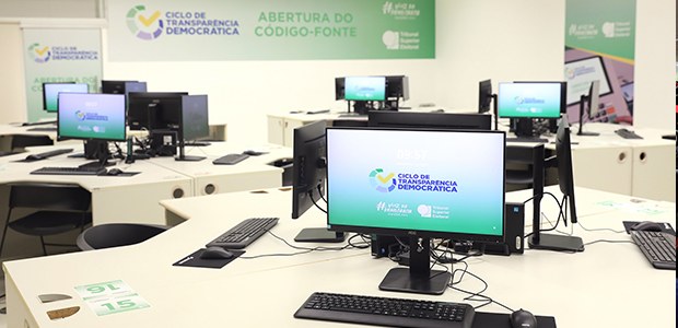 Código-fonte das urnas no TSE