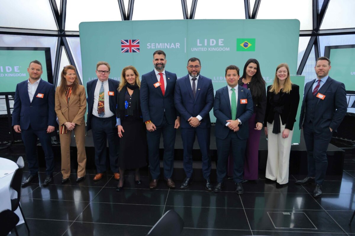 Wilson Lima com representantes britânicos