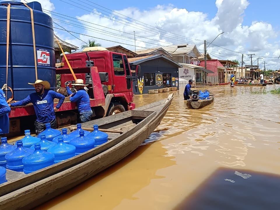 Reunião foi para garantir agilidade na chegada de ajuda humanitária às vítimas no Amazonas - (Foto: Reprodução/Instagram@prefeiturade.bocadoacre)
