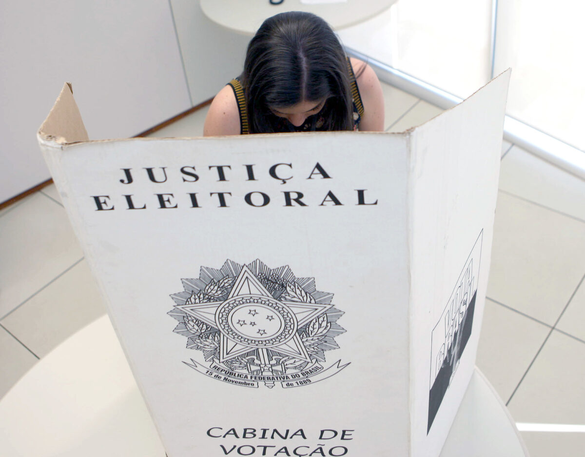 Urna eletrônica durante as eleições no Brasil - Foto: Roberto Jayme/Ascom/TSE