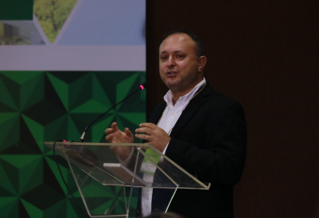 Denis Minev, CEO da Bemol, durante o Fórum ESG Amazônia. (Foto: Divulgação Cieam)