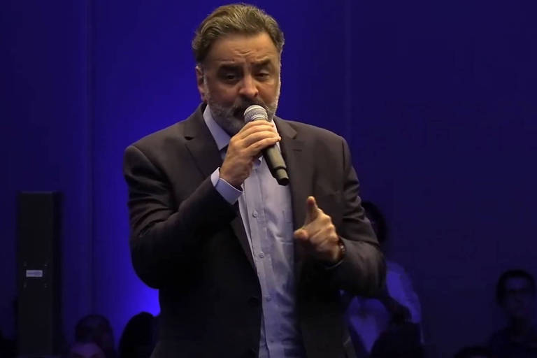 Aécio Neves quer trazer de volta protagonismo político do PSDB