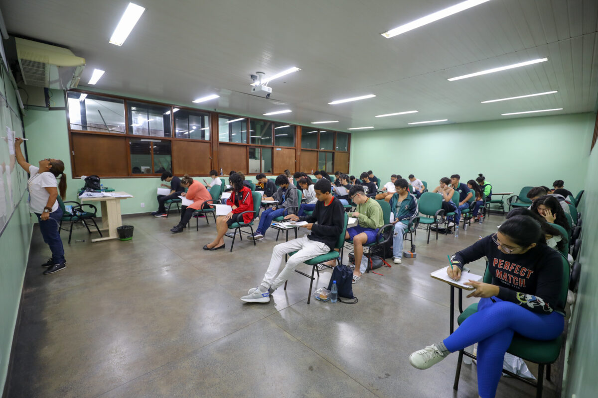 Estudantes durante prova do SIS da UEA em Manaus - Foto: Alex Pazuello/Secom