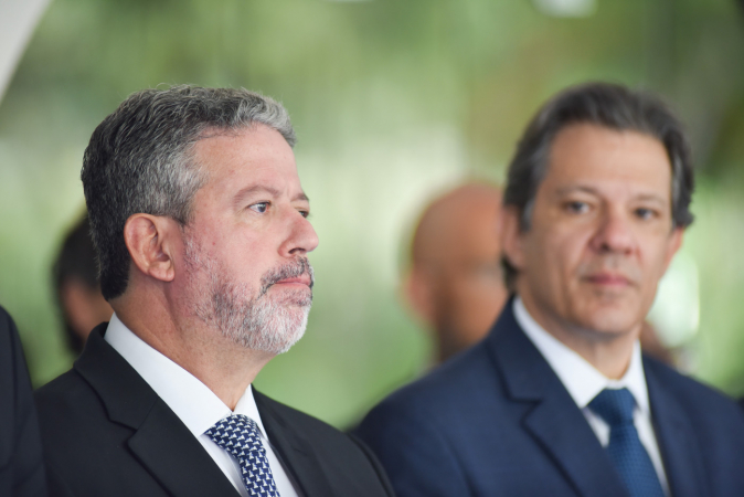 Arthur Lira e Fernando Haddad (ao fundo). Foto: Ton Molina / Estadão Conteúdo