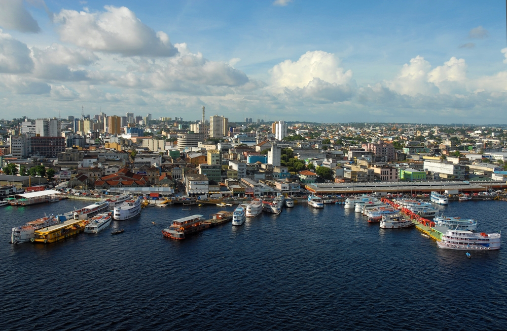 Vista do Porto de Manaus, com navios atracados no cais
