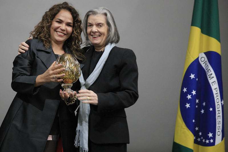 Juíza Andrea Jane de Medeiros e a ministra Cármen Lúcia (Foto: Nelson Jr. e Gustavo Lima/STJ)