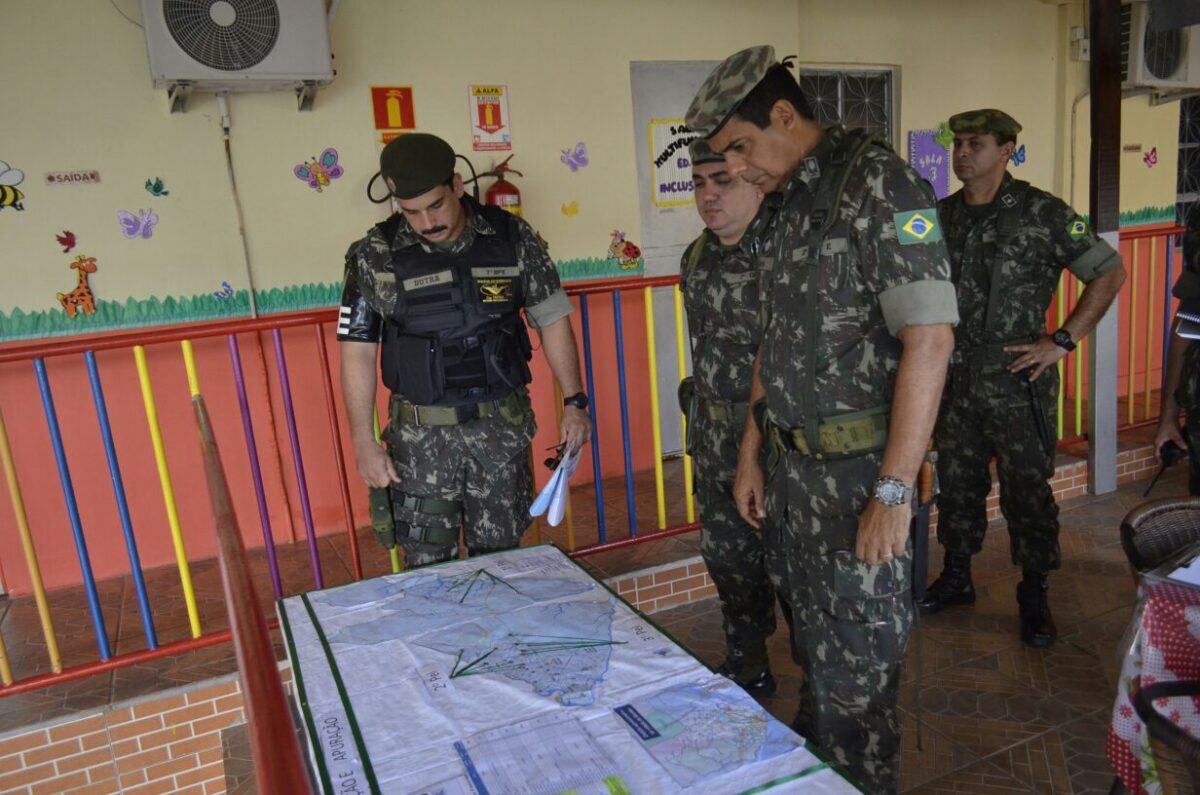 Reforço Federal do Exército Brasileiro ao TRE-AM, nas eleições suplementares 2017 (Foto: Divulgação/TRE-AM)