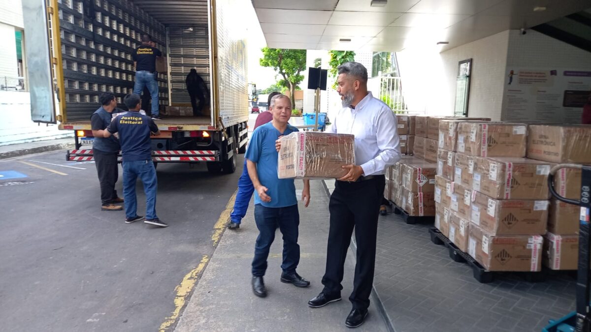 Urnas eletrônicas são enviadas para o interior do Amazonas (Foto: Júnior Souza/Ascom TRE-AM)