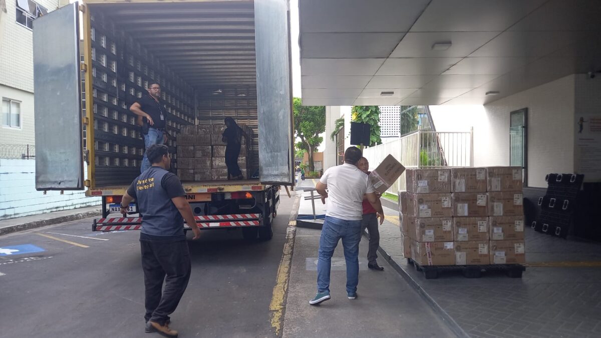 Urnas eletrônicas são enviadas para o interior do Amazonas (Foto: Júnior Souza/Ascom TRE-AM)