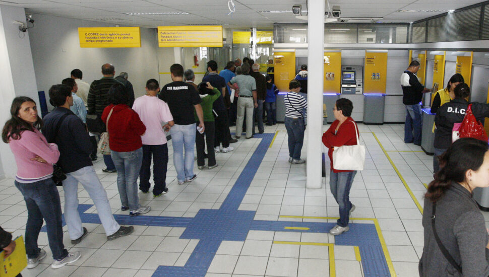 Fila em banco