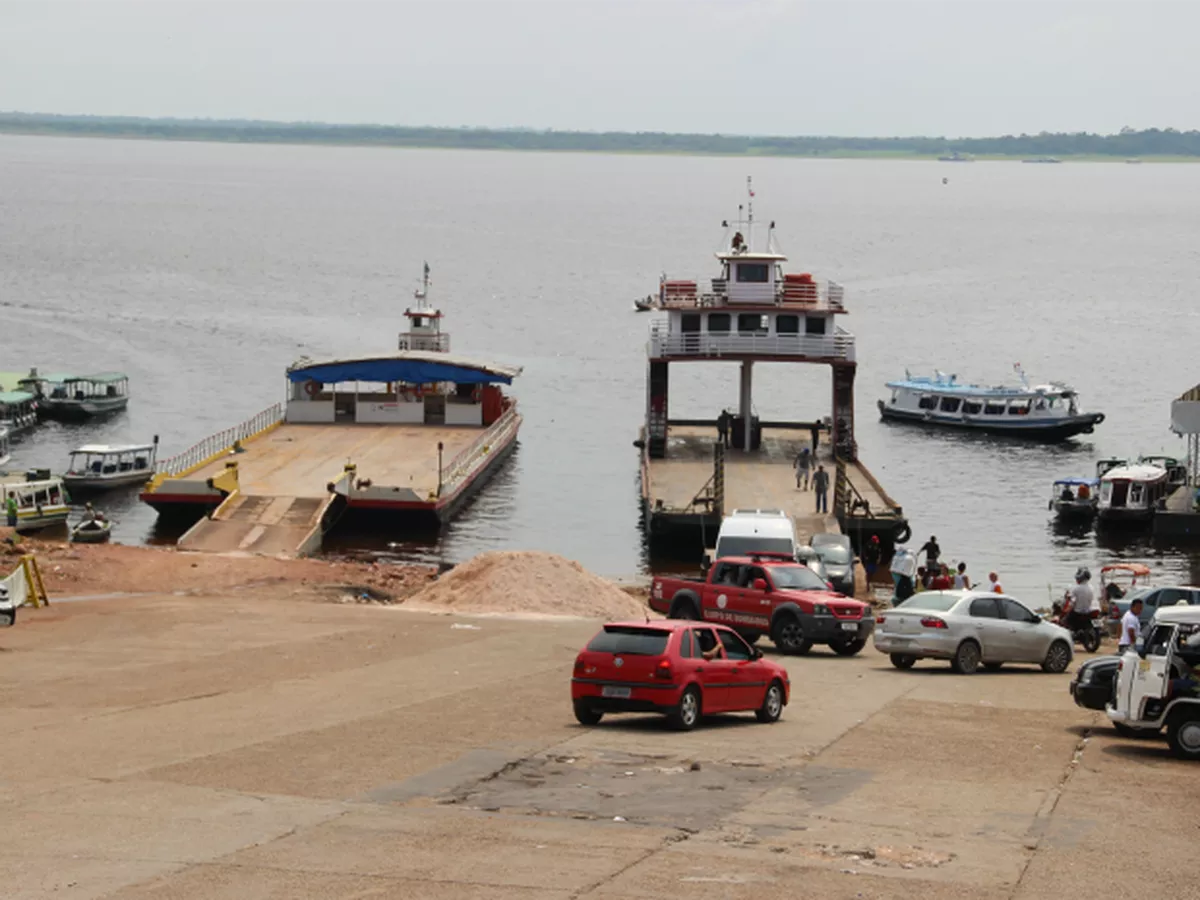 travessia do rio Negro na região da Ceasa de Manaus