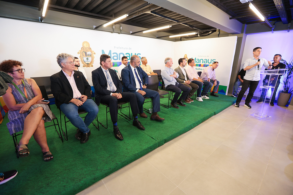 David Almeida anuncia elaboração do novo Plano Municipal de Saneamento Básico (Foto: Divulgação/Semcom)