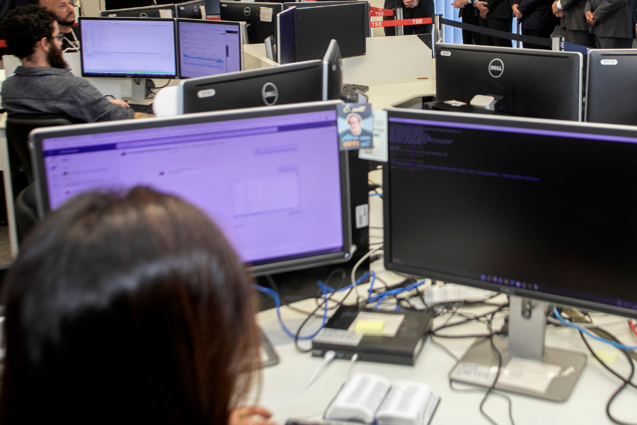 A obrigatoriedade se aplica a todas as legendas que estiveram ativas em qualquer período do ano passado (Foto: Alejandro Zambrana/Secom/TSE)