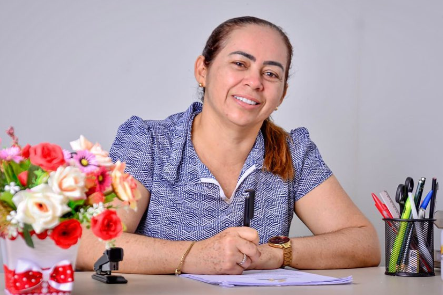 A professora Socorro Nogueira, conhecida como Socorrinha, de 47 anos, quer ser a primeira mulher a comandar Rio Preto da Eva (Foto: Reprodução/Instagram@socorrinhanogueira)