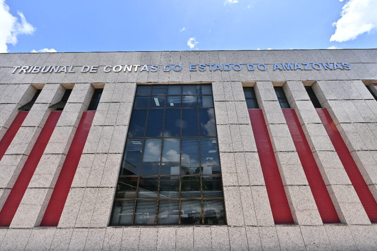 TCE-AM programa criança alfabetizada