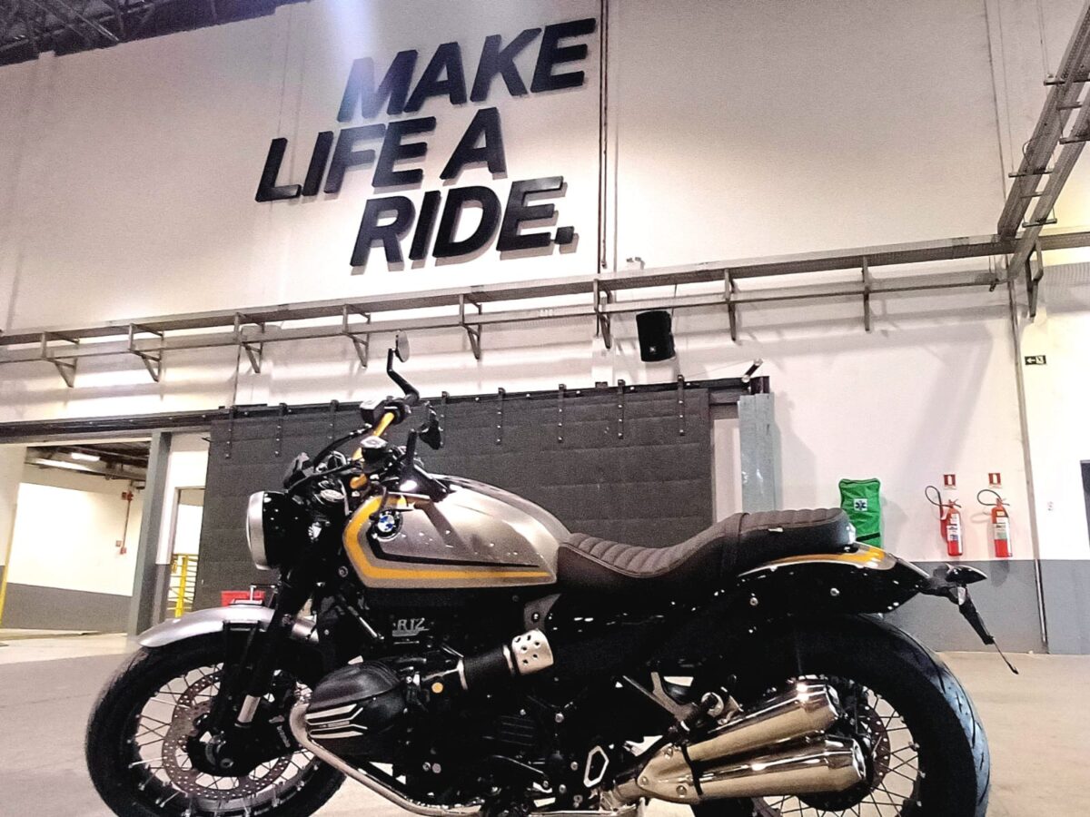 BMW Group inicia produção da moto BMW R 12 em Manaus. O modelo destaca-se pelo tanque em formato clássico de gota, assento e paralama traseiro amplo (Foto: Divulgação)