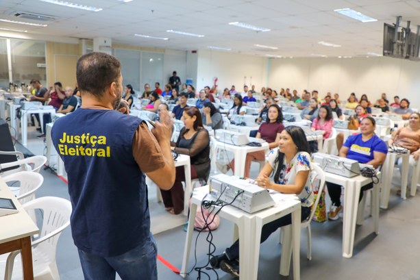 Quem já foi convocado pode confirmar sua participação no canal do mesário, disponível no site do TRE-AM (Foto: Divulgação/TRE-AM)