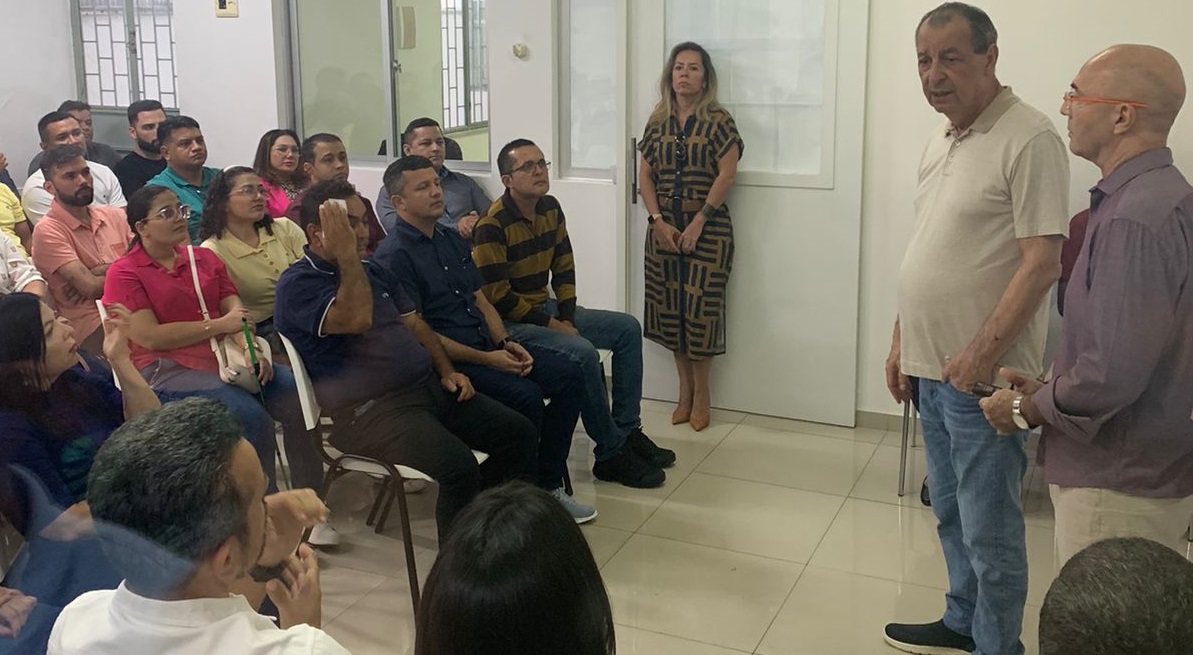 Maior liderança do partido no Estado, senador Omar Aziz conduziu a convenção (Foto: Márcio Siqueira)