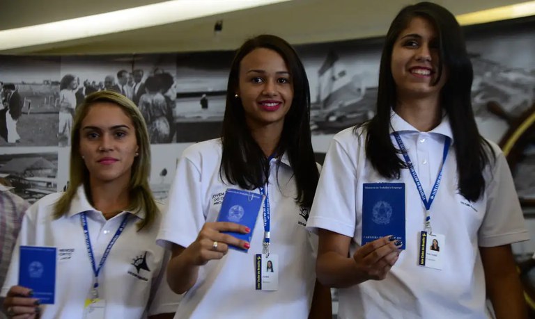 Contratação de jovens aprendizes cresce no 1° semestre no Brasil