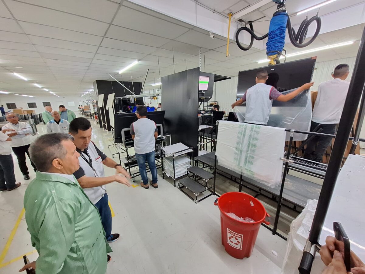 polo industrial de manaus cresce 12,27% e alcança r$ 97,13 bilhões. Fábrica de Televisão no Polo Industrial de Manaus (Foto: Divulgação/Suframa)