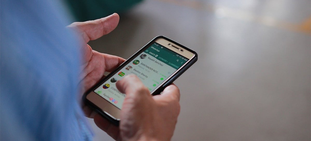 celular-com-o-whatsapp-aberto-imagem-jorge_henao15-pixabay