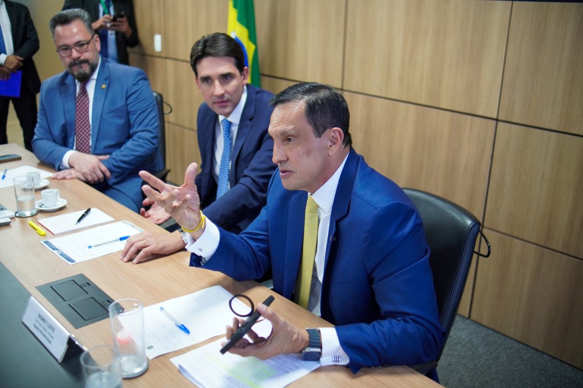 Deputado Sidney Leite e ministro Silvio Costa Filho
