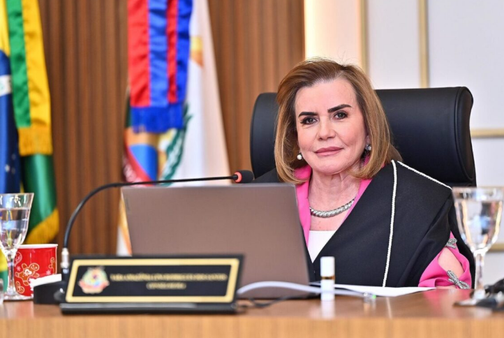 Conselheira Yara Lins é a primeira presidente reeleita no TCE-AM (Foto: Joel Arthus/TCE-AM)