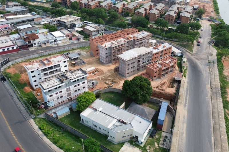 De acordo com o secretário, o Prosamin+ deve reassentar 2,7 mil famílias de áreas de risco de alagação (Foto: Tiago Corrêa/Sedurb)