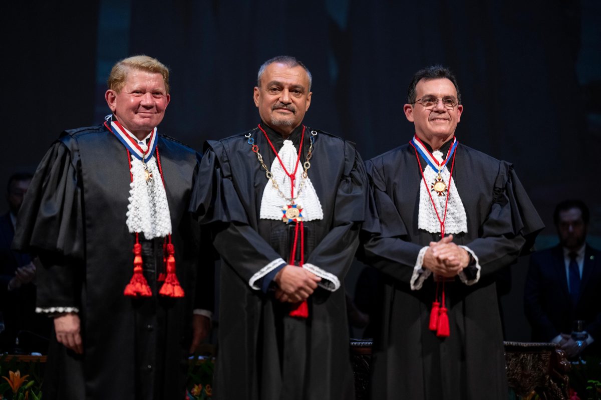 Desembargadores Hamilton Saraiva (esq), Jomar Fernandes (centro) e Airton Luís Corrêa Gentil (Foto: TJAM)