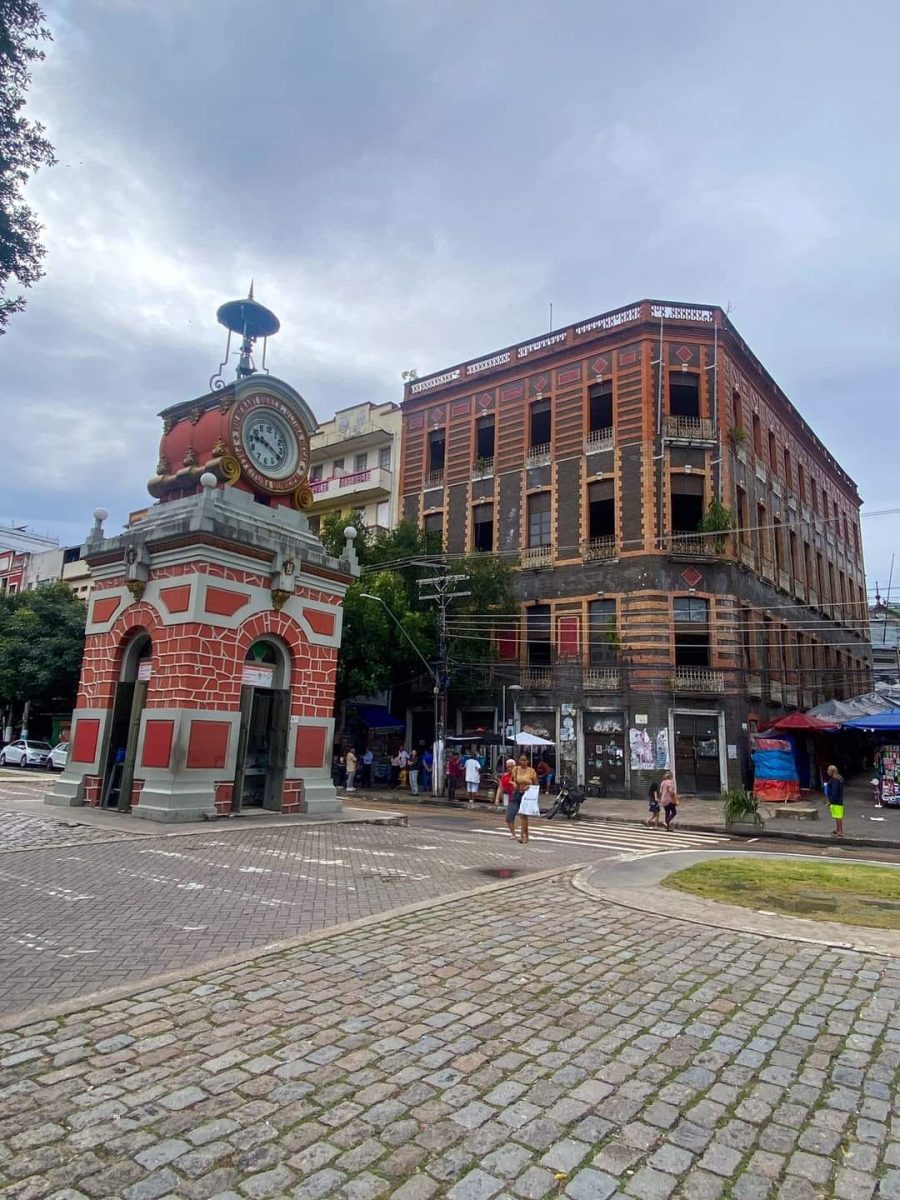 Prédio abandonado dos Correios, no Centro de Manaus