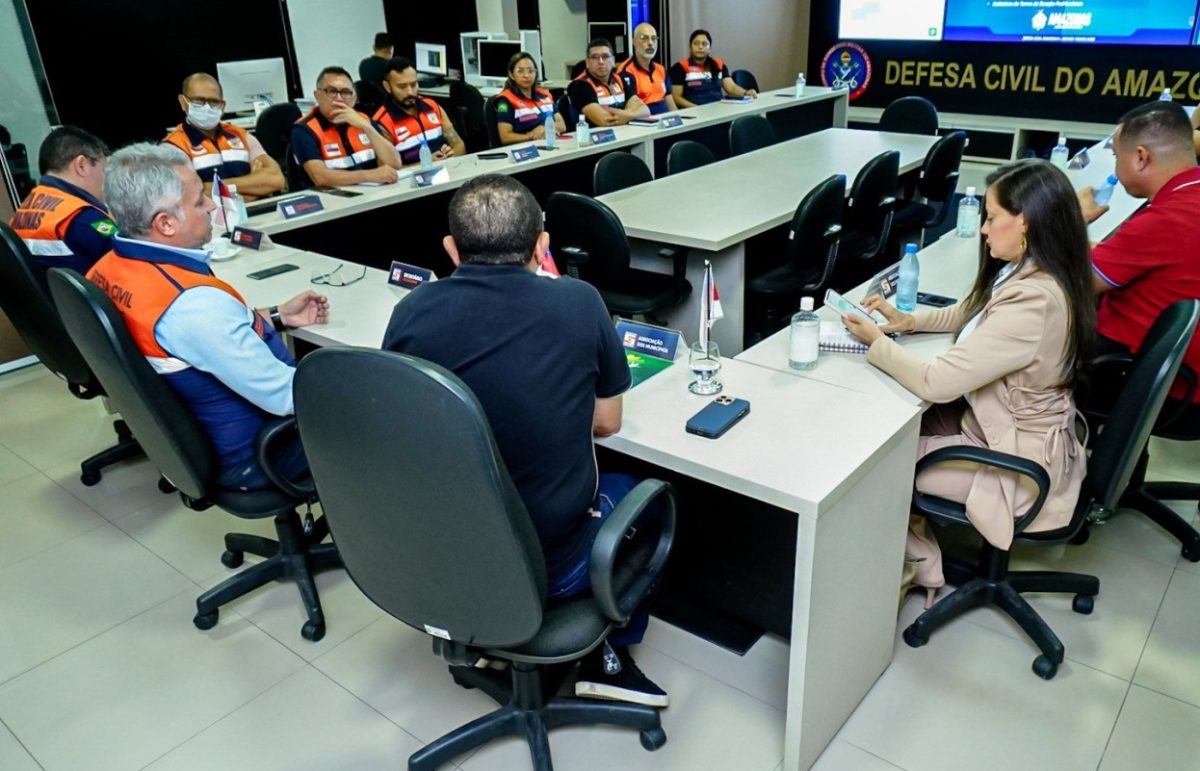 Reunião da Defesa Civil e dirigentes da Associação Amazonense dos Municípios
