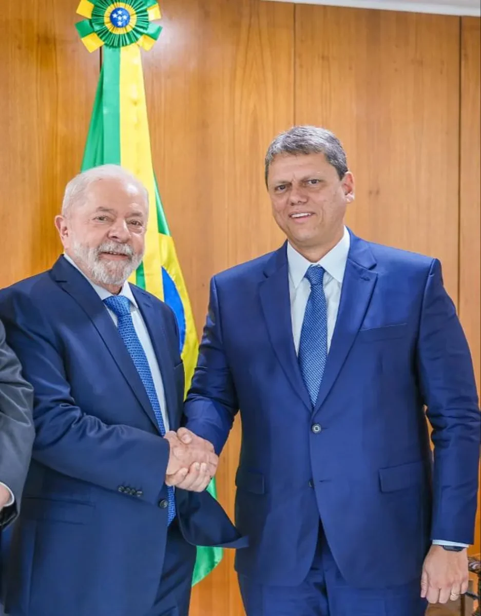 Lula e Tarcísio de Freitas