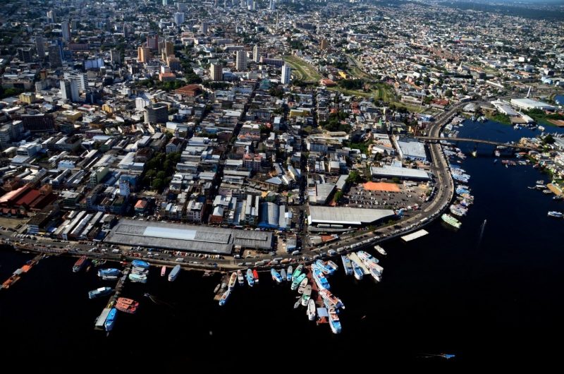 Vista aérea de Manaus, cidade que ocupa a 3.885ª posição no IDSC-BR
