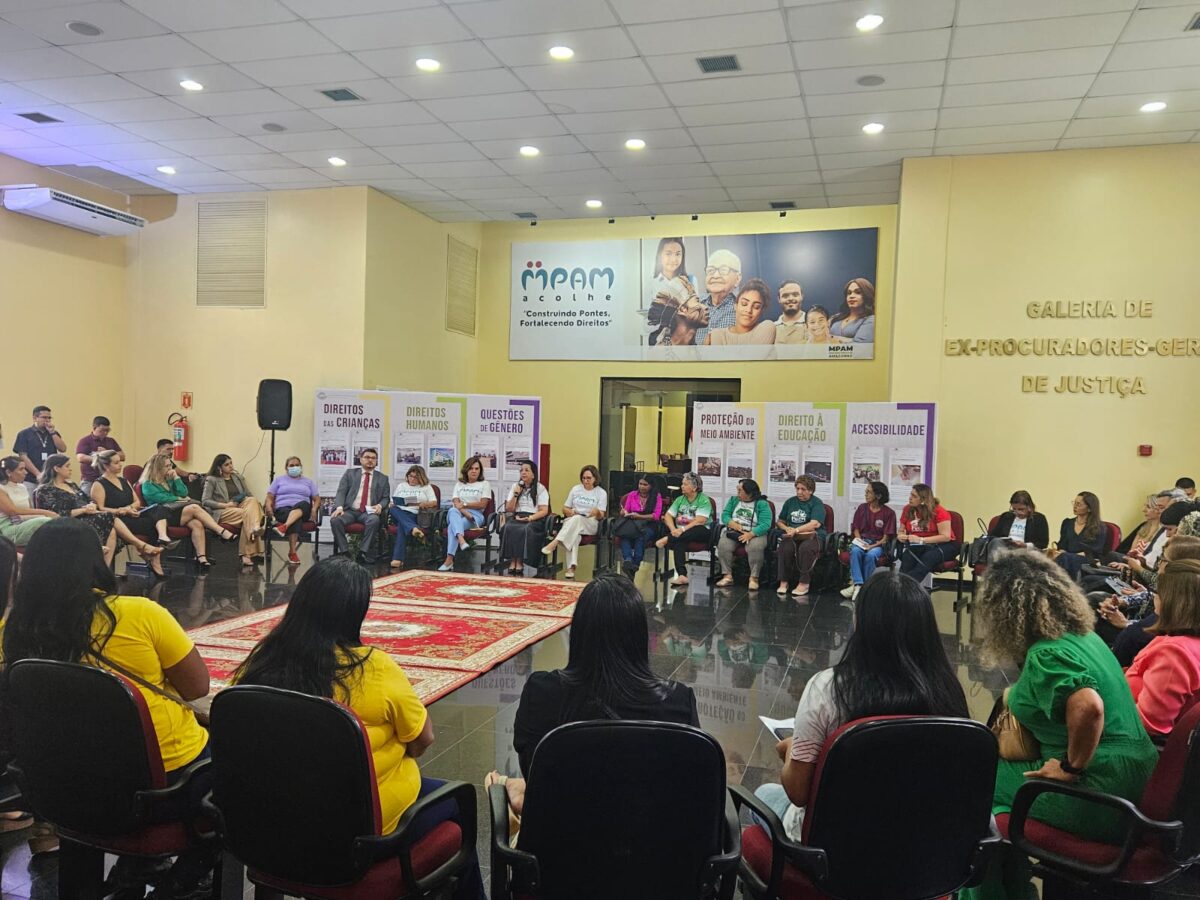 Procuradora Leda Mara Albuquerque durante lançamento do projeto “MPAM Acolhe” com representantes de movimentos sociais em Manaus.