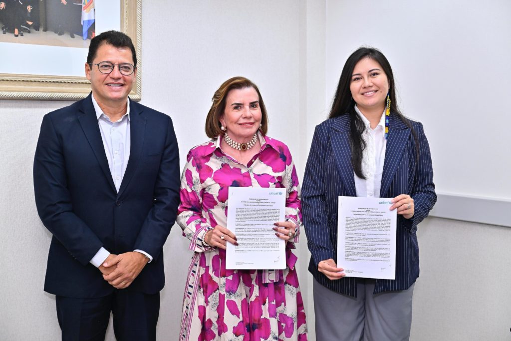 Secretário Marcellus Campelo, conselheira Yara Amazônia Lins e Rayanne França, chefe interina do escritório do UNICEF em Manaus (Fotos: Joel Arthus)
