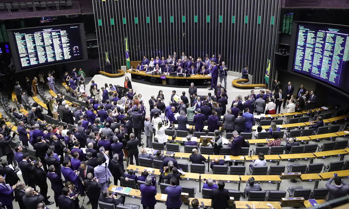 A anistia política precisa ser aprovada pelo Congresso Nacional por meio de uma lei específica