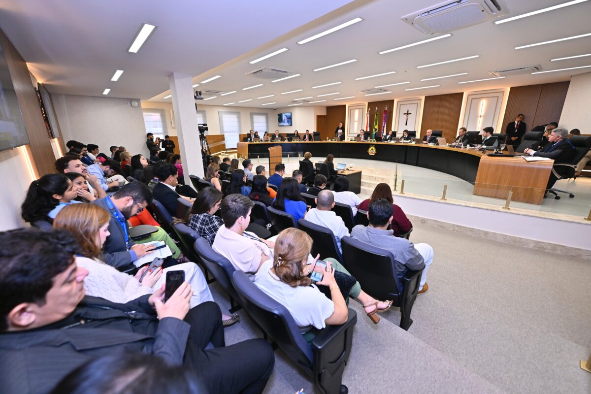 Sessão do Tribunal de Contas do Amazonas analisa contas do Governo do Estado referentes aos exercícios de 2023 e 2024