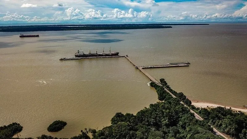 Porto de Outeiro passa por obras para se preparar para a chegada dos navios (Foto: Rafael Neddermeyer / COP30)