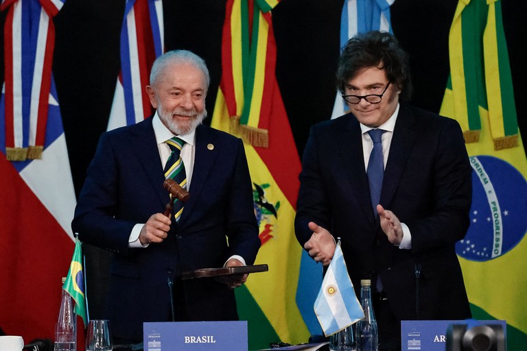 Presidente Lula recebe a presidência do Mercosul do presidente argentino, Javier Milei