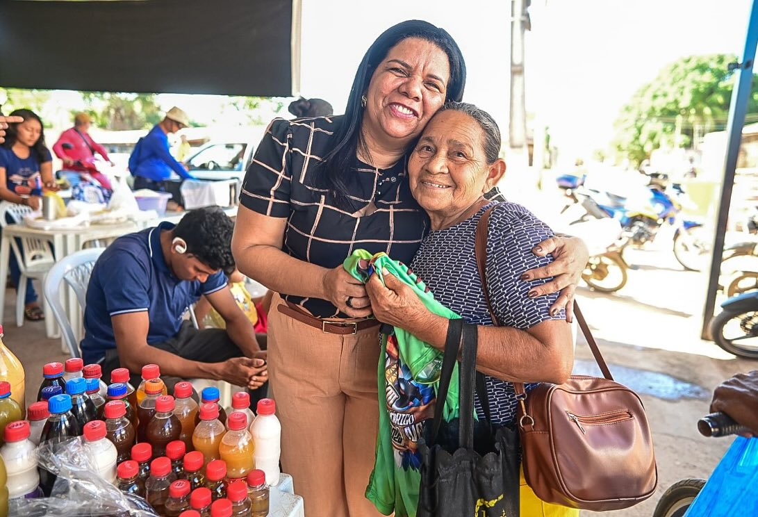 Professora Araci Cunha em evento institucional em Nova Olinda do Norte
