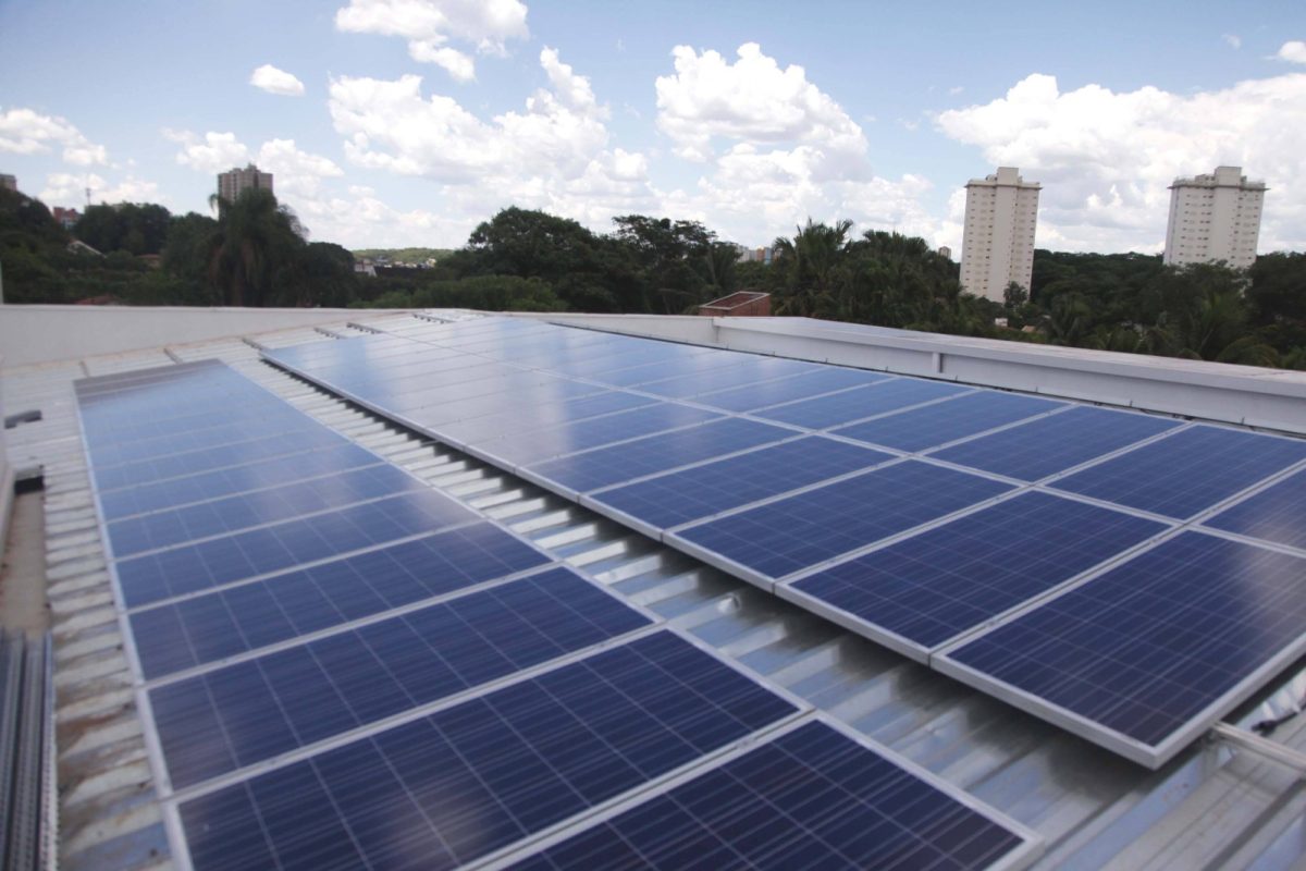 Placas solares instaladas no Amazonas após regulamentação do Ipaam