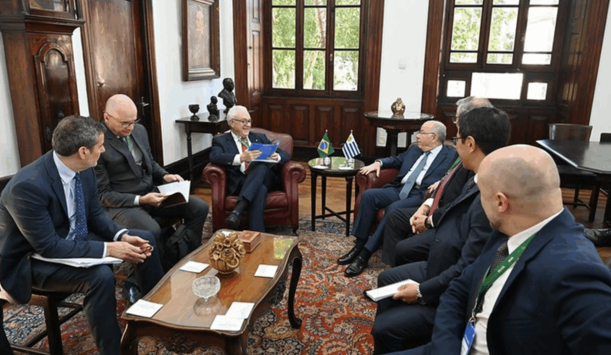 Autoridades do Mercosul e de países europeus durante a assinatura do acordo no Palácio do Itamaraty, em 16 de setembro de 2025.