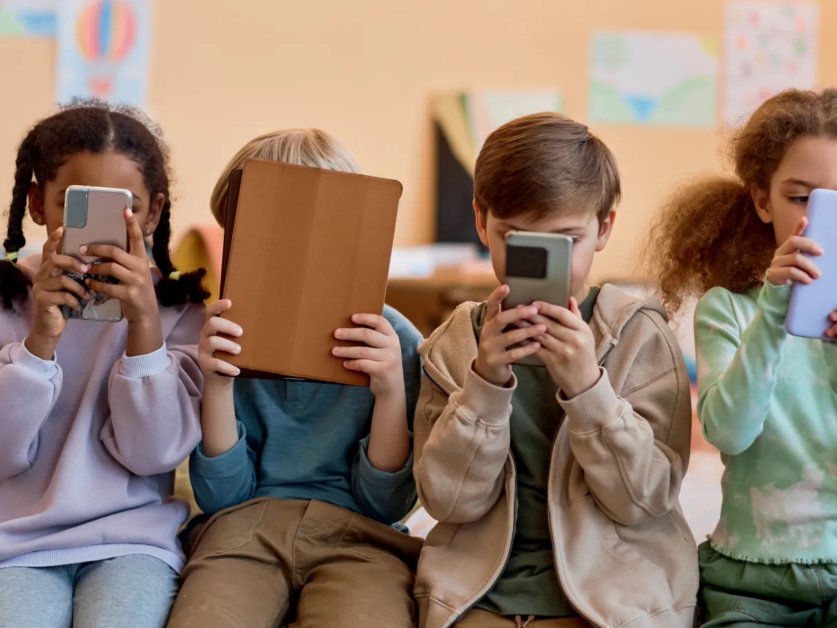 crianças recebem celulares mais tarde, mas uso cresce entre adolescentes 1 crianças recebem celulares mais tarde, mas uso cresce entre adolescentes