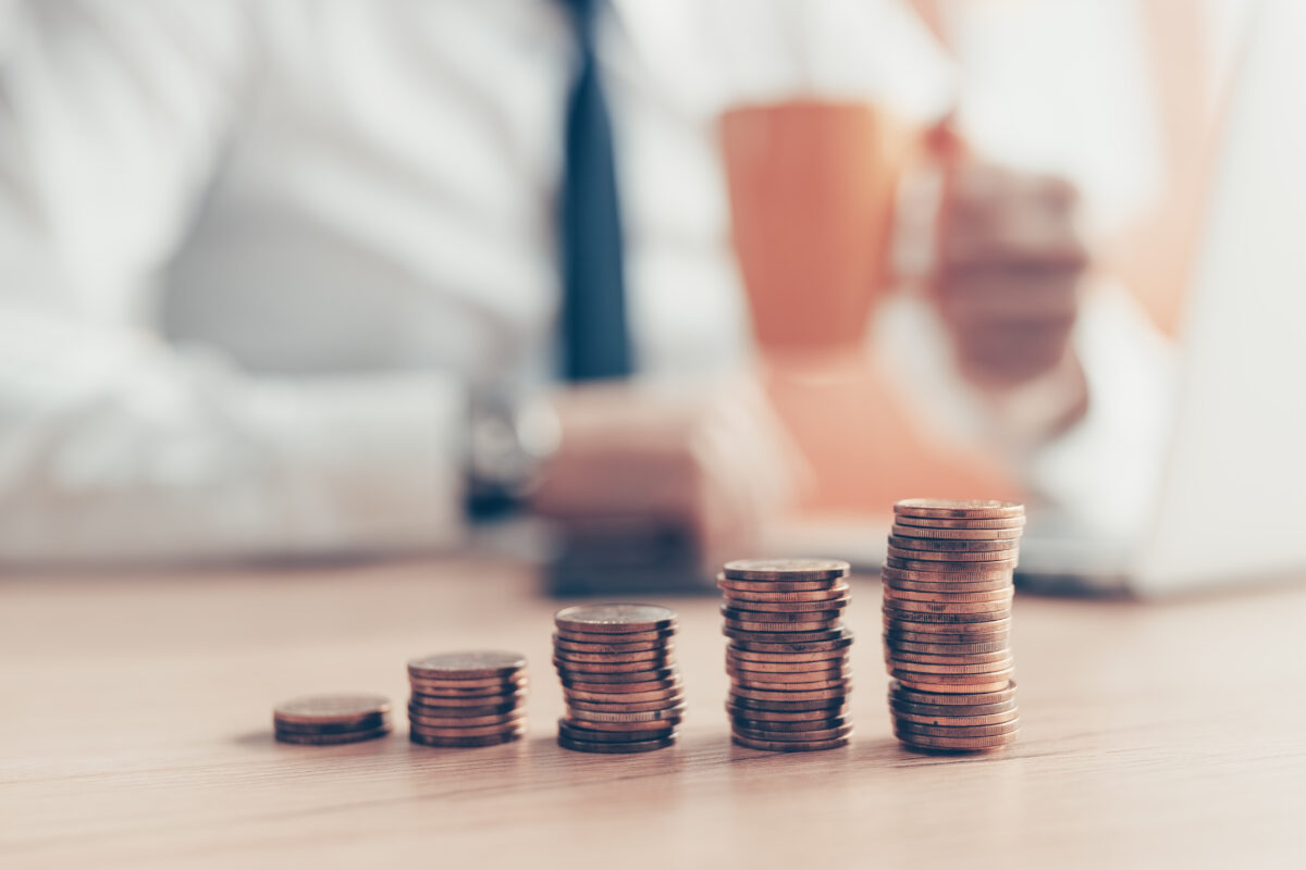 Relatório da Firjan aponta avanço da gestão fiscal em 2024, mas 36% dos municípios seguem em situação preocupante.
