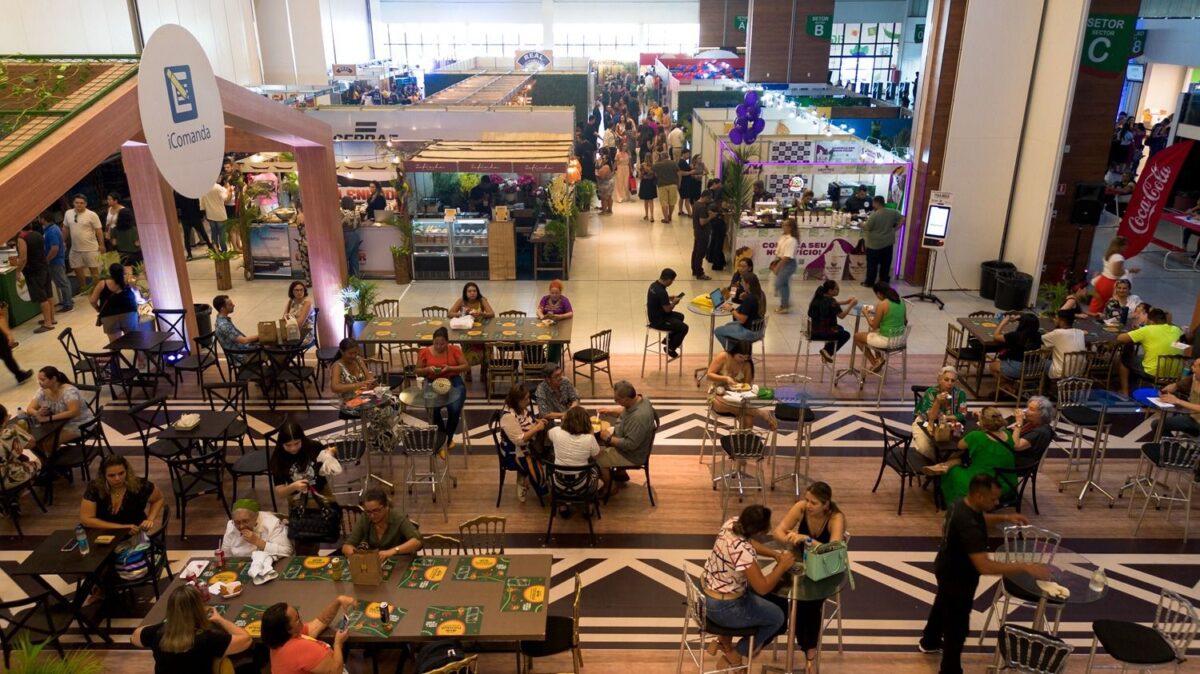 Público participa da FIGA 2025 no Centro de Convenções Vasco Vasques, em Manaus.