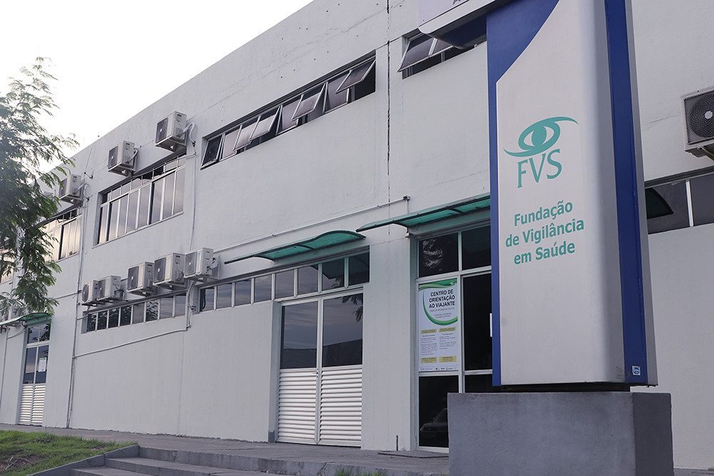 Fachada da Fundação de Vigilância em Saúde do Amazonas Dra. Rosemary Costa Pinto (FVS-RCP) em Manaus