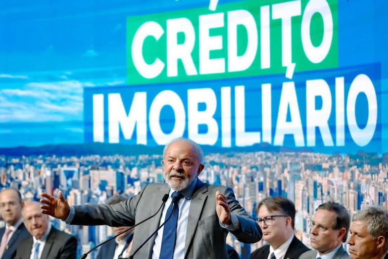 Presidente Lula discursa durante cerimônia em São Paulo para anunciar novo modelo de crédito imobiliário.