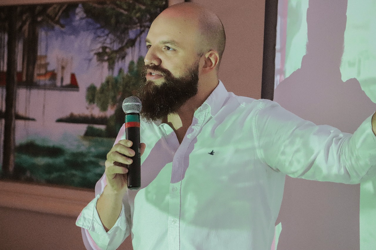 ''Entre ganhar dinheiro e transformar o mundo, podemos ficar com os dois', diz Rufo Paganini